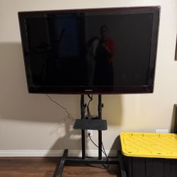 Samsung 52 inch Flatscreen TV LN52A650A1FXZA with Rolling Stand