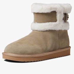 BRAND NEW NEVER WORN KOOLABURRA BY UGG Size 7 Boots 