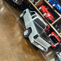 Diecast Toy truck 1/24 scale model