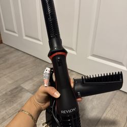 Revolve One-Step Blowout Curls