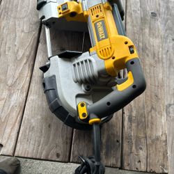 Dewalt Bandsaw + 5 Blades 