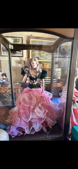Franklin Heirloom “The Rose Princess” Porcelain Doll with Original Display Case