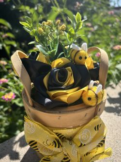 Bumble Bee Rose Bouquet Basket