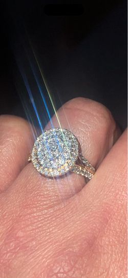 Round Halo Diamond Cluster Ring