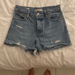 Levi’s Wedgie Jean Shorts 
