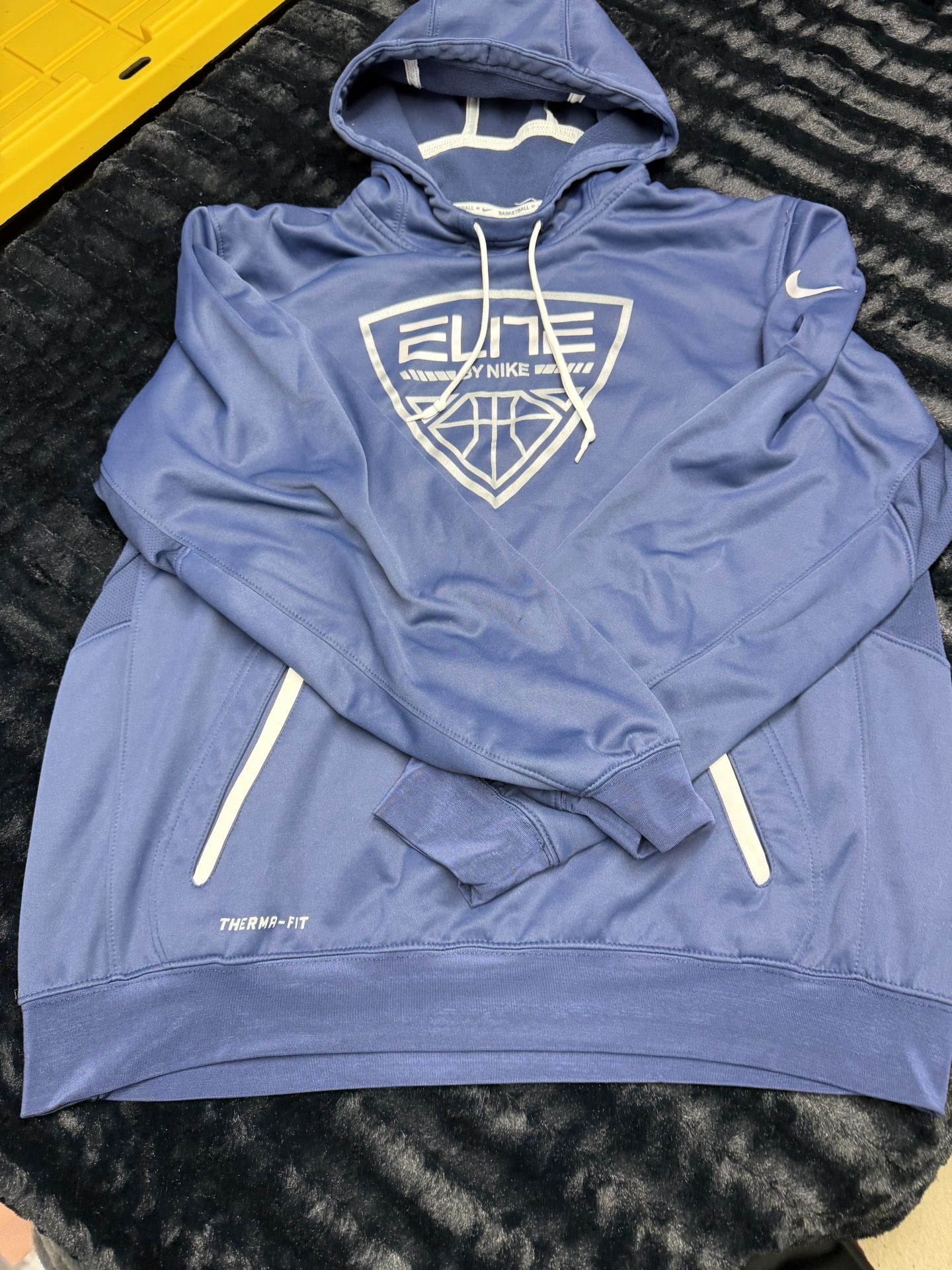Nike Elite Men’s Large Hoodie, runs a little small. In great shape!