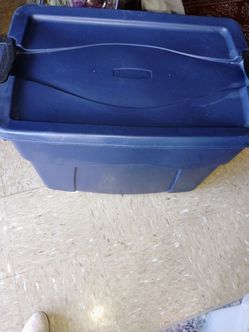 Large Rubbermaid storage bin pickup only cash