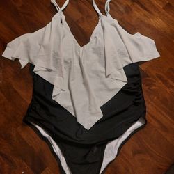 New Beautiful Bathing Suit Size 2xl ; May Fit An Xl As Well. Cash Pickup Only 