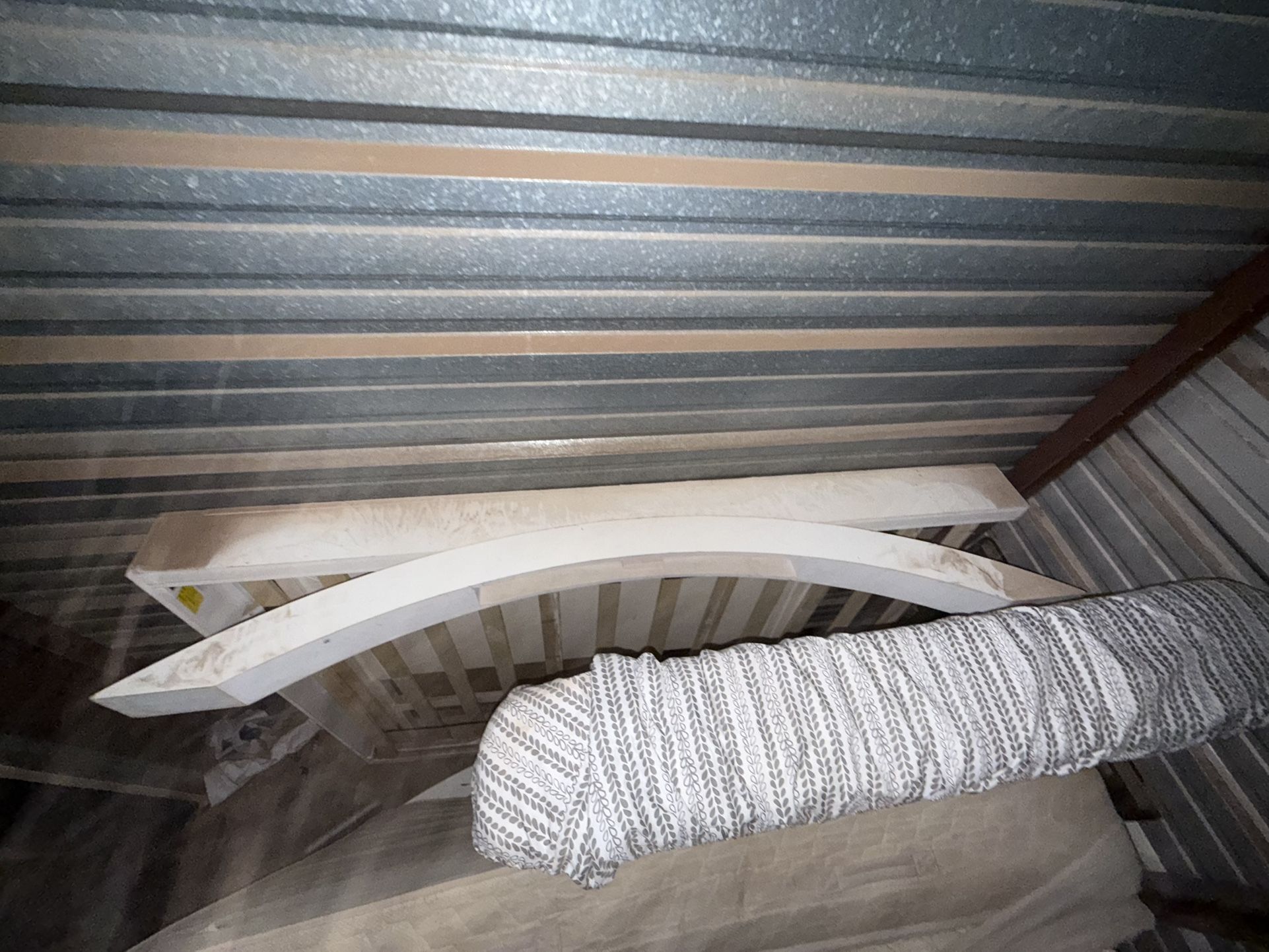 QUEEN BED FRAME W/SLATS