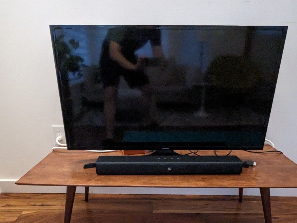 Samsung TV 40 inch Full HD LED Screen un40j5200af