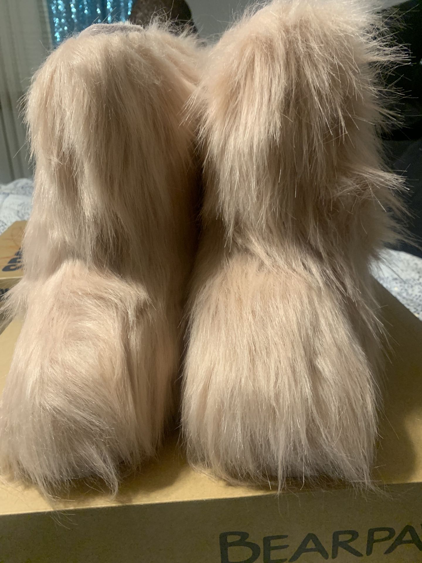 Women’s Light pink bearpaw boots Size 10