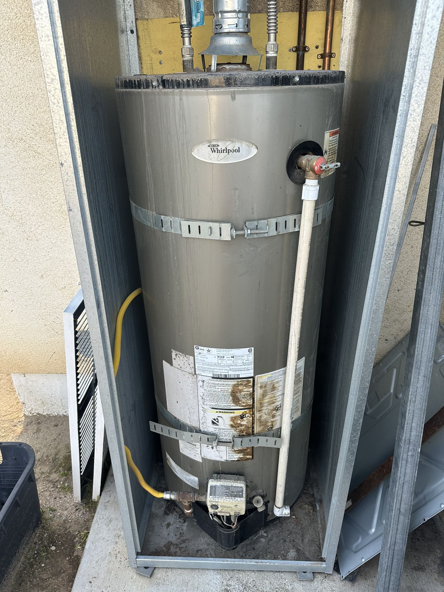 Whirlpool 50 Gallon Gas Water Heater, Still Under Warranty 