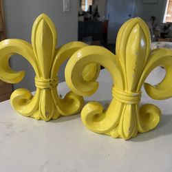 Vintage Shabby Cottage Rustic Fleur de Lis Heavy Bookends   Approx 6.5” tall x 6” wide 