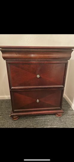 Bombay King Set Nightstand