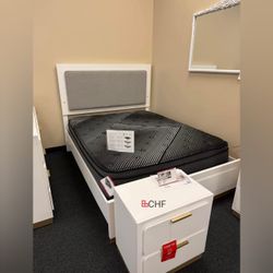 LED 4 Piece Queen / King Size Bedroom Set ( Included Bed Frame , Dresser , Mirror, Nightstand ) 