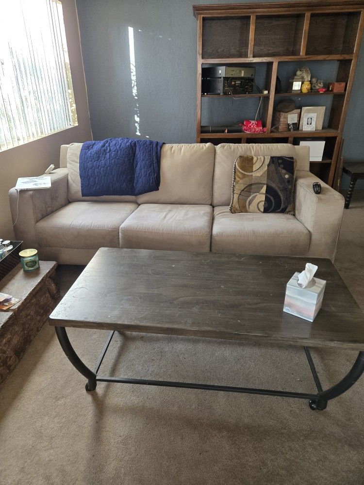 FREE SOFA SET