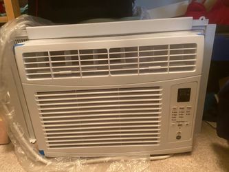 AC unit with Window Bracket (NEW)