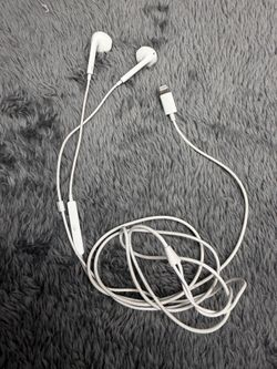 Apple Wired Ear Buds with lightning jack!