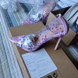 Brand New Never Worn Size 6 Womens 5 Inch Heels