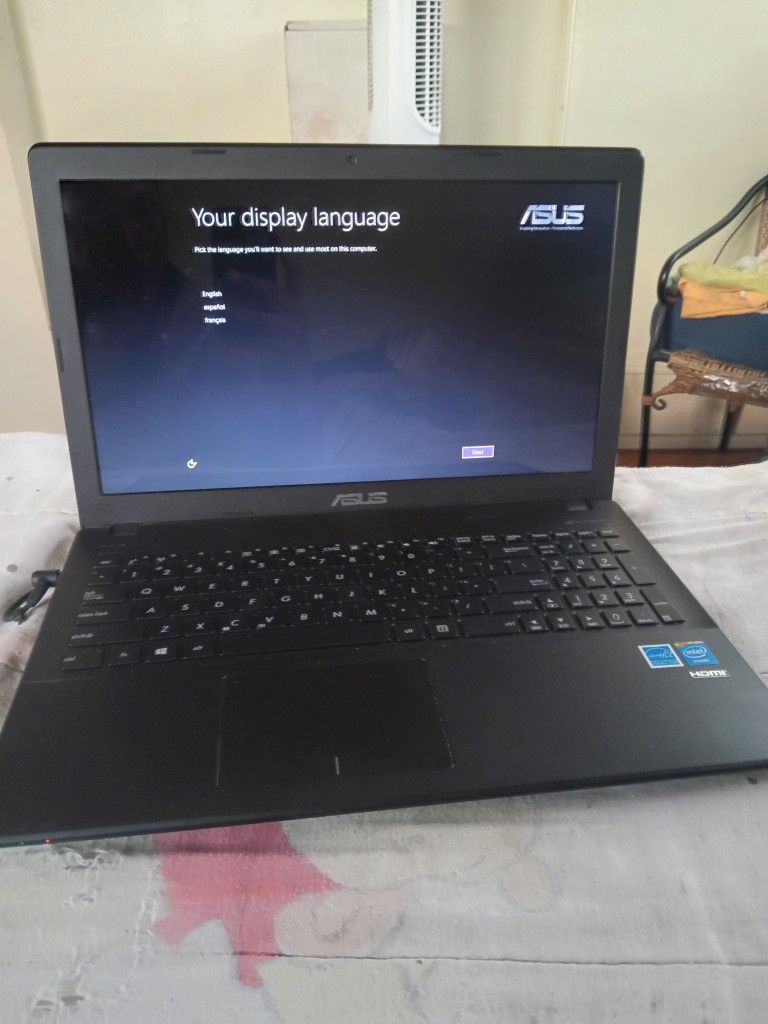 Asus Laptop 15.6 Screen (MUST STAY ON CHARGER)