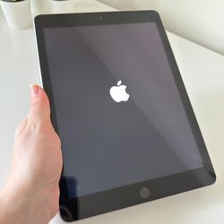 Apple iPad 6th Generation — 32GB — 9.7-inch screen — Great Condition