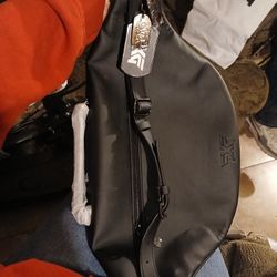 NEW* PXG CROSSBODY  LEATHER BAG 