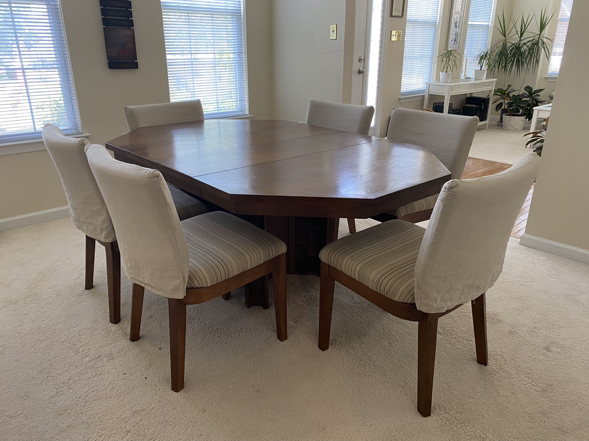 Dining Table / Dining Chairs/ Adjustable Leaves 