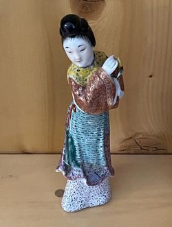 ⭐️ Chinese Republic Famille Rose Porcelain Figurine