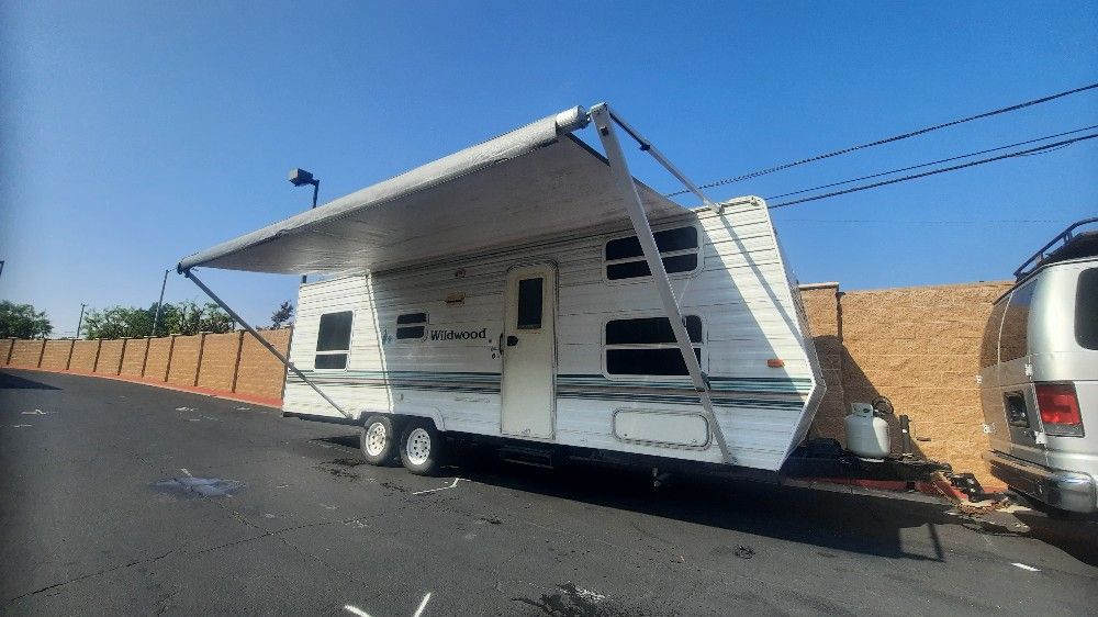 WILDWOOD FOREST RIVER 24' QUAD BUNKS TRAILER TRAVEL