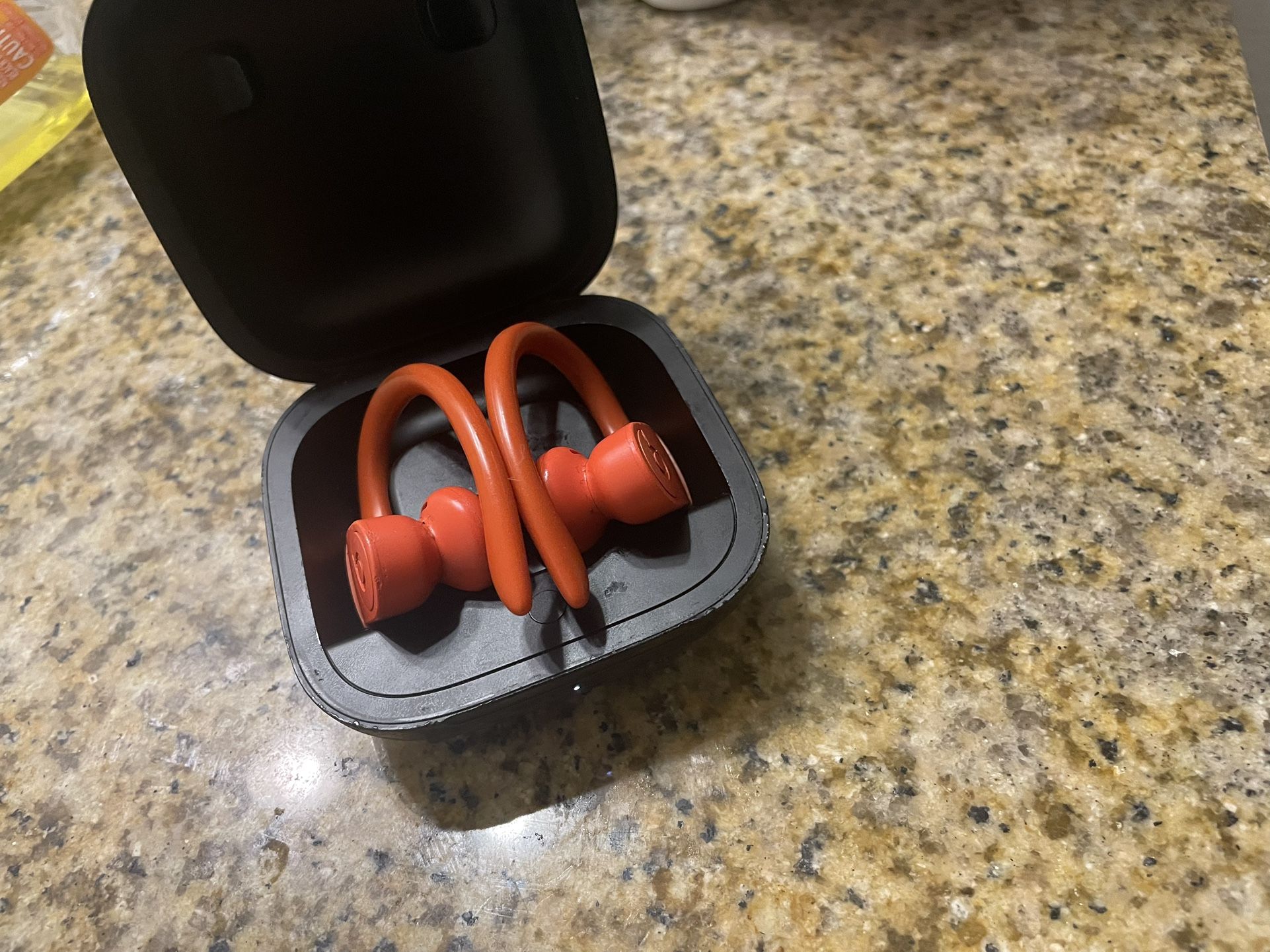Powerbeats Pro 1 (beats/wireless earbuds) gen 1