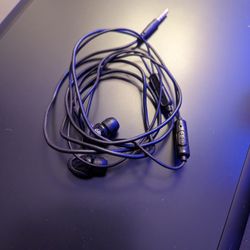 Skull candy in ear wired headphones