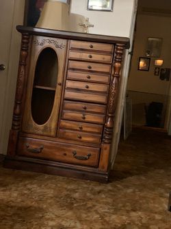 Pending pickup: Free dresser