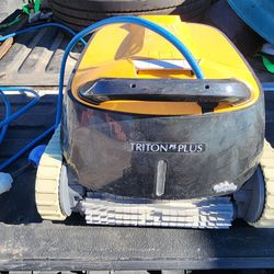 Dolphin Triton PS Pool Cleaner