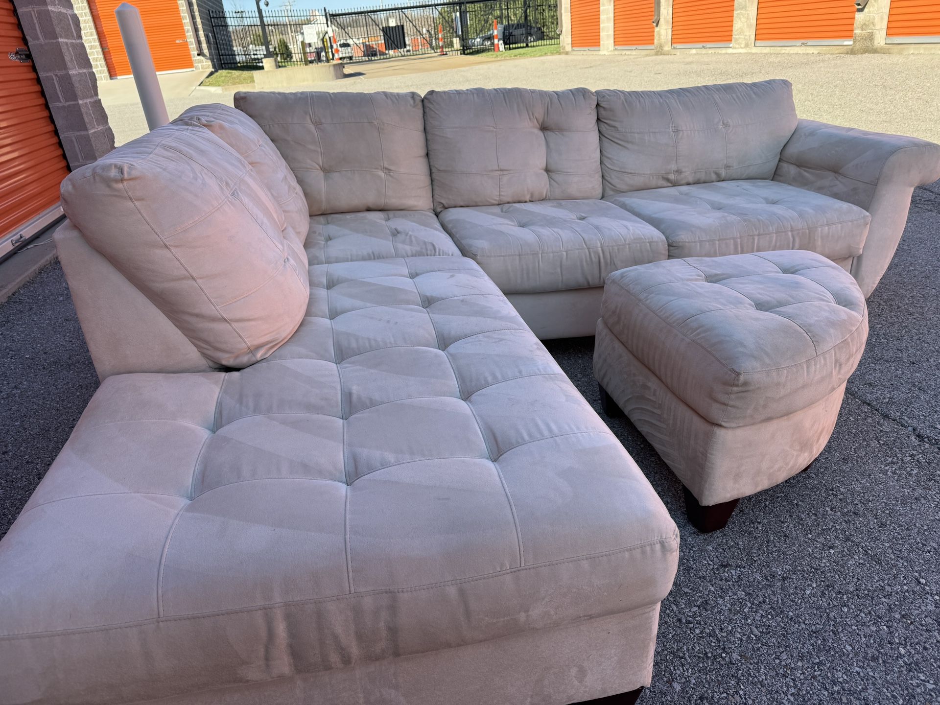 Beautiful Sectional couch - Delivery Available 