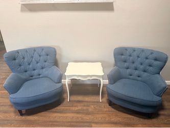 Sitting chairs and table