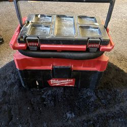 Milwaukee M18 FUEL PACKOUT 18-Volt Lithium-Ion Cordless 2.5 Gal. Wet/Dry Vacuum