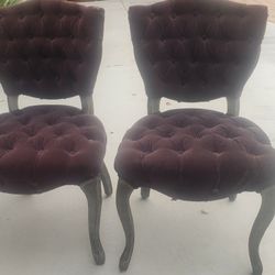 Pretty 2 Chairs Excellent Condition Dark Brown Color 