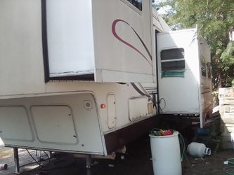 2001 Cedar creek Fifth wheel
