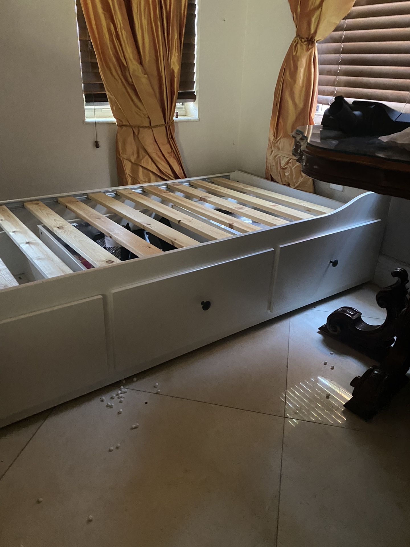 Day Bed With 3 Storage Drawers