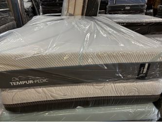 New Queen Tempurpedic Adapt Medium Mattress