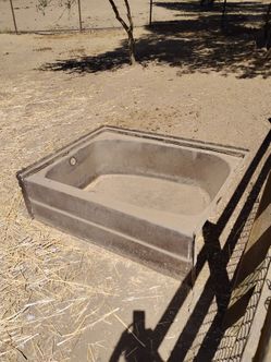 Extra large bath tub