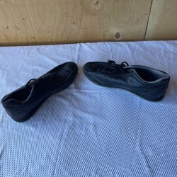 Black Brunswick Size 11 Bowling Shoes