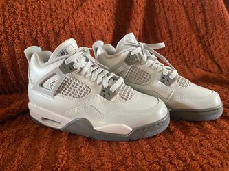 YOUTH BOYS SIZE 5 JORDANS WORN ONCE