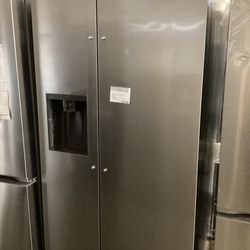 LG 27 cu.ft. Side by Side Refrigerator with Water Dispenser and Ice Maker, New Scratch and Dent