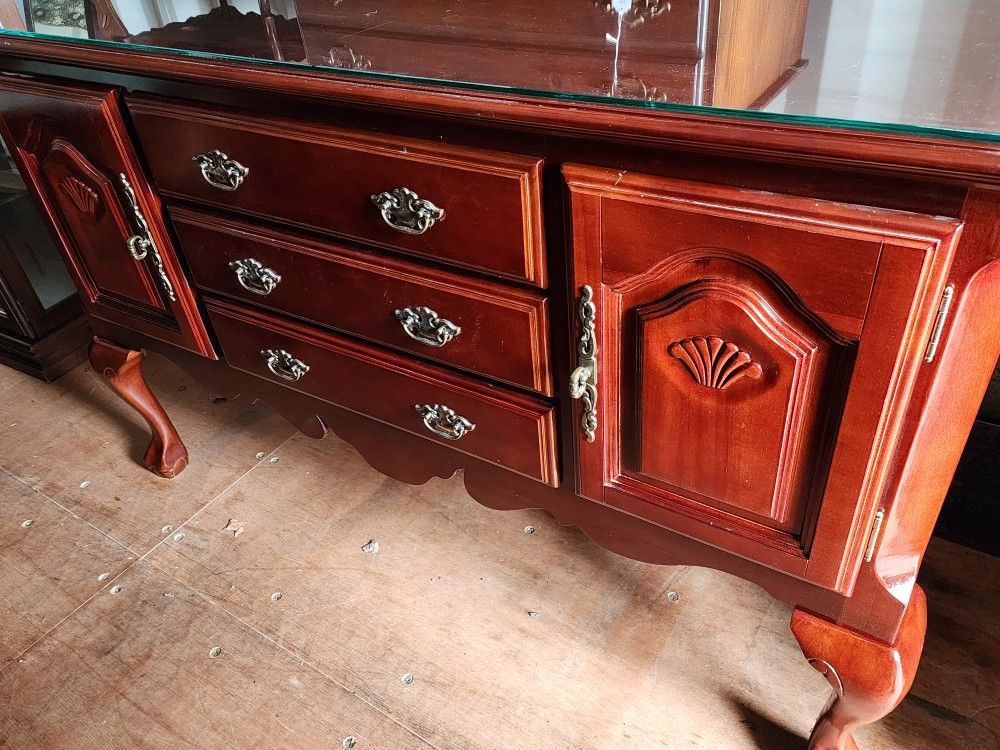 Vintage Cherry Queen Anne Style Dining Buffet/Sideboard With Glass Top