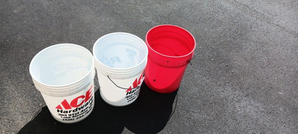 3x 5 Gallon Buckets