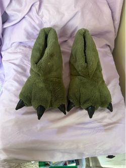 Boys Dino slippers  size L 4/5