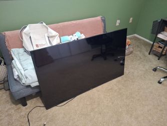 57in Hisense Roku Tv