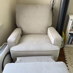 Mint Conditioned Beige Recliner
