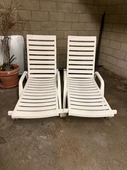 White Plastic Outdoor Lounge Chairs – Set of 2